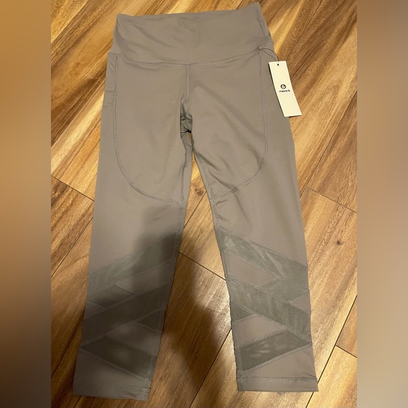 Mono b capri leggings NWT Medium - Picture 5 of 6